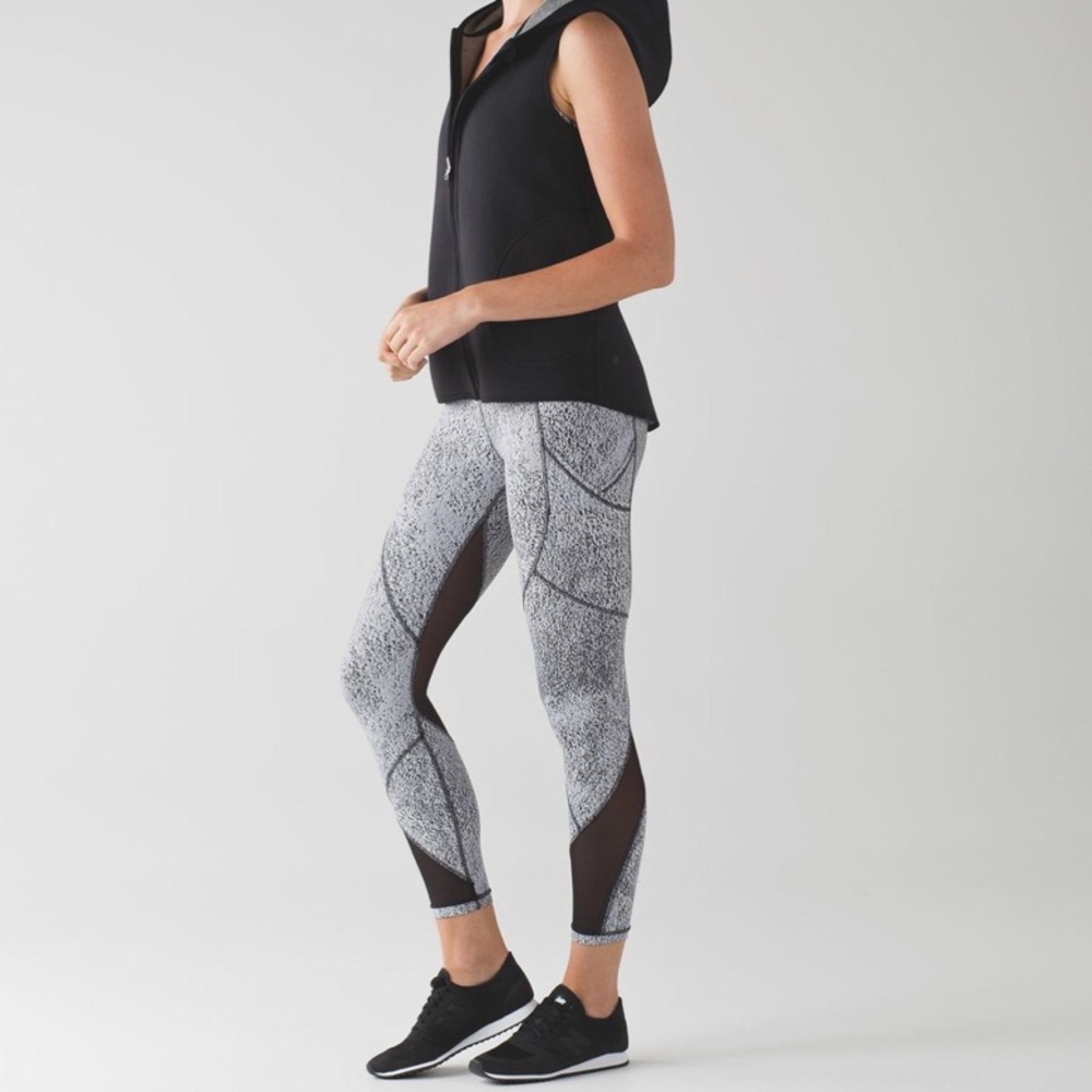 Lululemon Outrun Tight 7/8 Power Luxtreme size 6!